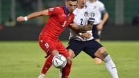 Armenia sempat memperkecil keunggulan di menit ke-79 melalui tendangan jarak jauh Edgar Babayan. Tullio M. Puglia/Getty Images.