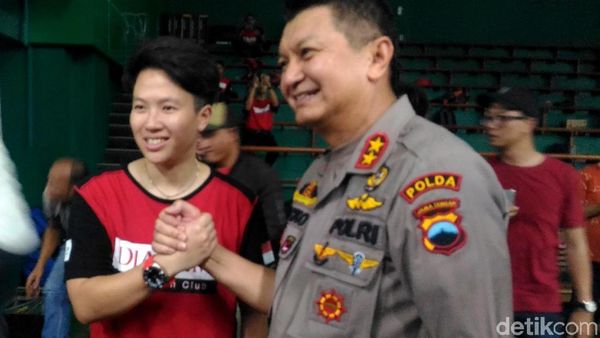 Liliyana Natsir Vs Kapolda Jateng, Siapa yang Menang?