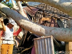Penampakan Kerusakan Rumah Warga Akibat Angin Kencang di Pemalang