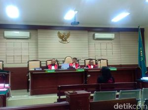Mantan Anggota DPRD Surabaya Binti Rochmah Jalani Sidang Perdana Jasmas