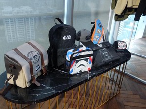16 Desainer Lokal Rilis Tas Hingga Hijab yang Terinspirasi Film Star Wars 16 Desainer Lokal Rilis Tas Hingga Hijab yang Terinspirasi Film Star Wars
