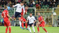 Namun gol sundulan Chiesa di menit ke-81 membuat Italia kembali menjauh dari kejaran Armenia. Hingga laga usai, skor 9-1 untuk Italia tak berubah. Tullio M. Puglia/Getty Images.
