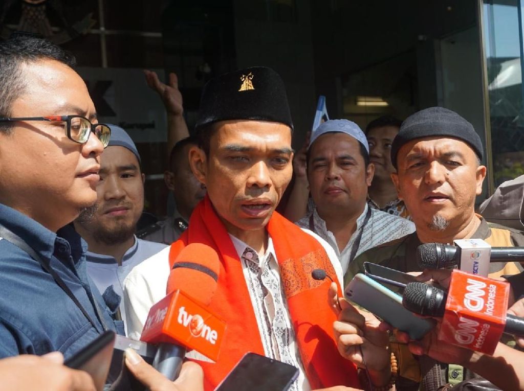 Ustaz Somad Isi Tausiyah di KPK Ustaz Somad Isi Tausiyah di KPK