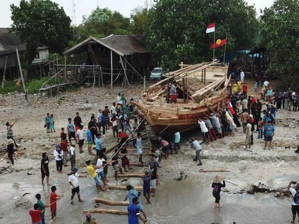 Kapal Padewakang Asal Makassar Akan Berlayar ke Australia, Bagian dari Film Dokumenter Kapal Padewakang Asal Makassar Akan Berlayar ke Australia, Bagian dari Film Dokumenter