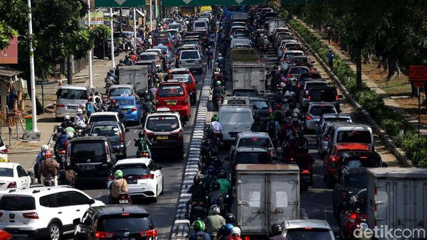 Lenteng Agung-Pasar Minggu Makin Macet Imbas Proyek Flyover