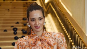 Eh... Nia Ramadhani Ternyata Bisa Setrika Baju Juga Lo