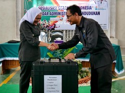 Bupati Anna Ajak Warga Bojonegoro Sadar Administrasi Kependudukan.