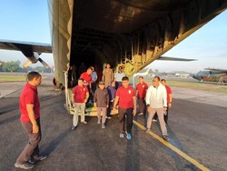 Saat Maruf Pakai Jaket dan Sepatu Kets Sidak Pangkalan TNI AU