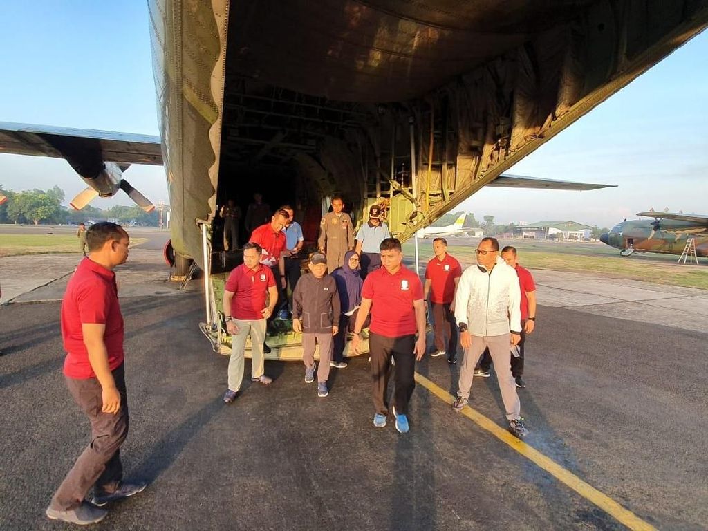 Saat Maruf Pakai Jaket dan Sepatu Kets Sidak Pangkalan TNI AU Saat Maruf Pakai Jaket dan Sepatu Kets Sidak Pangkalan TNI AU