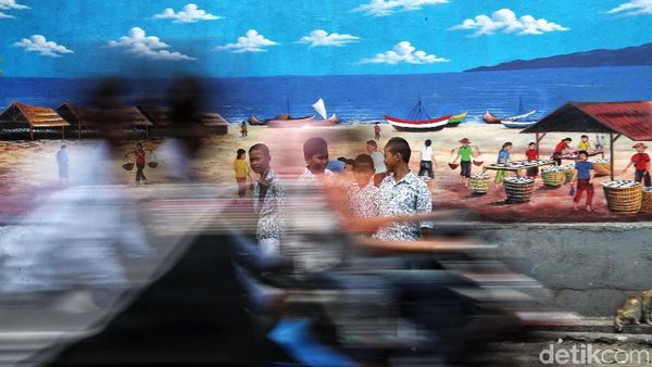 Mural Bertema Alam Hiasi Kawasan Cilincing di Utara Jakarta