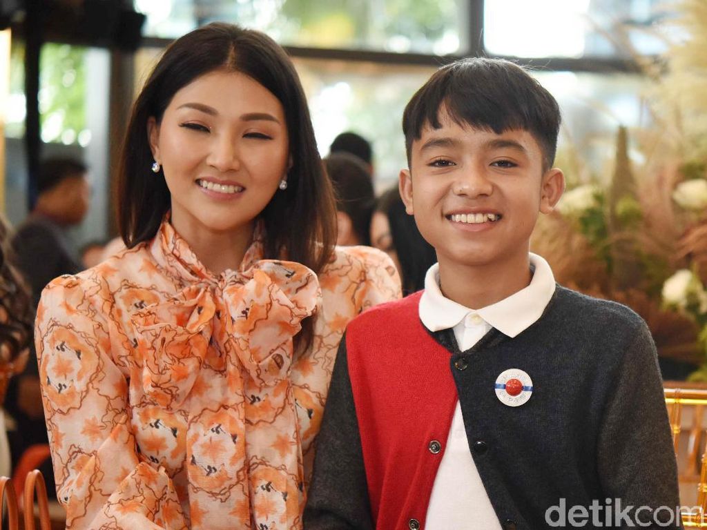 Sarwendah Ungkap Alasan Betrand Peto Minta ASI Sarwendah Ungkap Alasan Betrand Peto Minta ASI