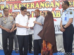 Istri Bomber Bali II Umar Patek Resmi Jadi Warga Indonesia