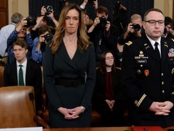 2 Pembantu Penting AS Bersaksi Soal Percakapan Tak Pantas Trump