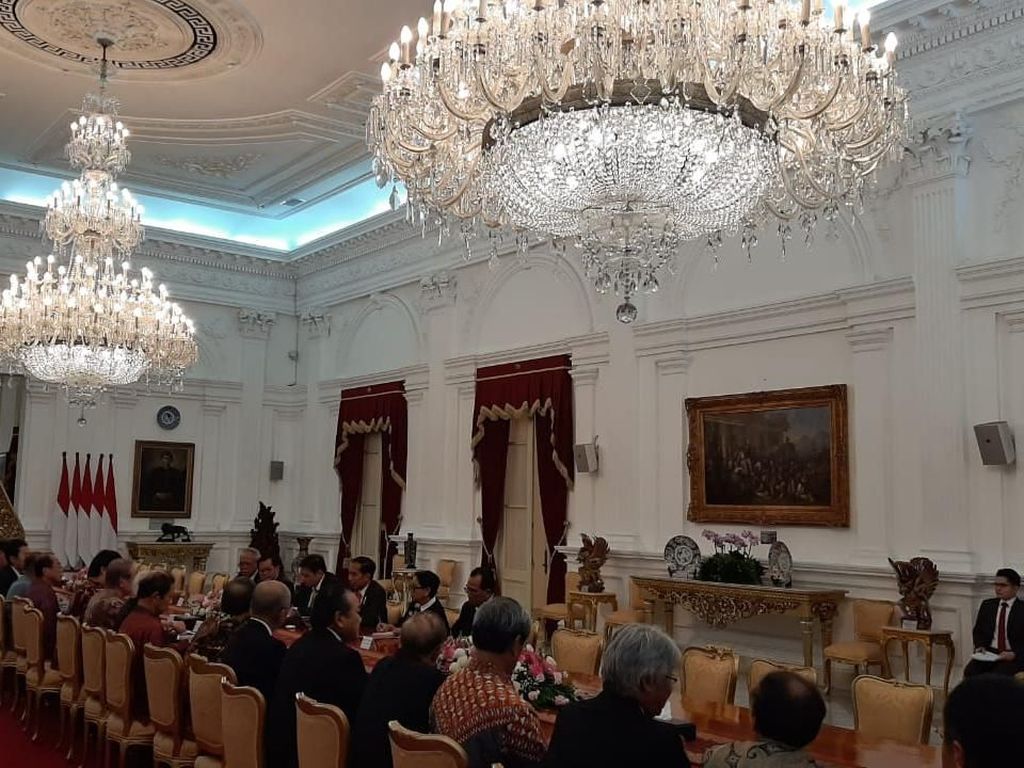 Jokowi Kumpul Bareng Puluhan Pengusaha Kakap Jepang di Istana Jokowi Kumpul Bareng Puluhan Pengusaha Kakap Jepang di Istana