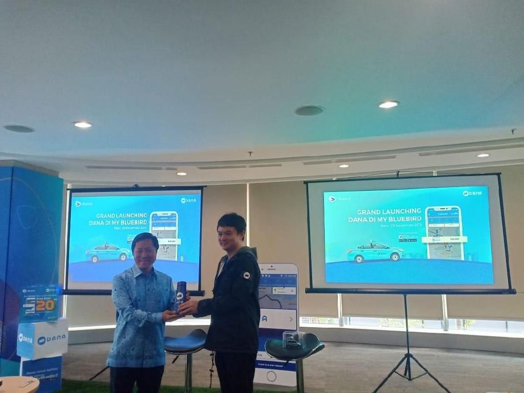 Makin Mudah, Sekarang Naik Blue Bird Bisa Bayar Pakai DANA Makin Mudah, Sekarang Naik Blue Bird Bisa Bayar Pakai DANA