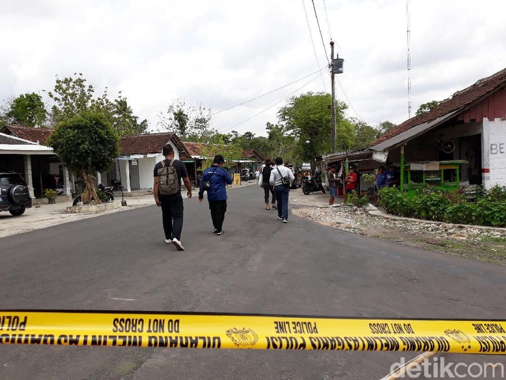 Densus 88 Gerebek Rumah Warga di Gunungkidul, Lokasi Disterilkan Densus 88 Gerebek Rumah Warga di Gunungkidul, Lokasi Disterilkan