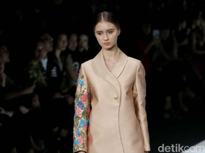 Foto: 12 Busana Berbahan Limbah Rancangan Mel Ahyar