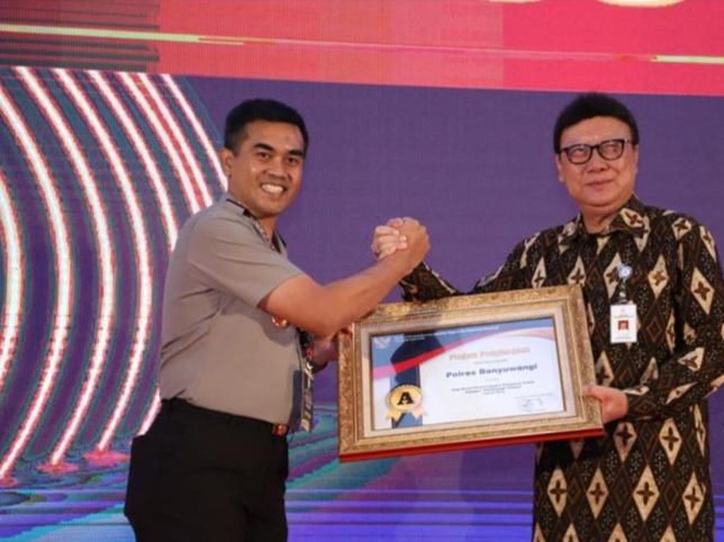 Polres Banyuwangi Kembali Sabet Gelar Pelayanan Prima dari Kemenpan RB Polres Banyuwangi Kembali Sabet Gelar Pelayanan Prima dari Kemenpan RB