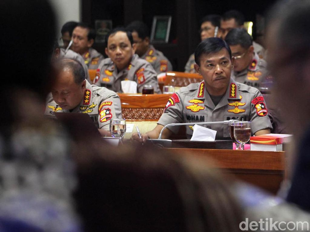 Kapolri Ditagih Kasus Novel hingga Program Antiperut Buncit Kapolri Ditagih Kasus Novel hingga Program Antiperut Buncit