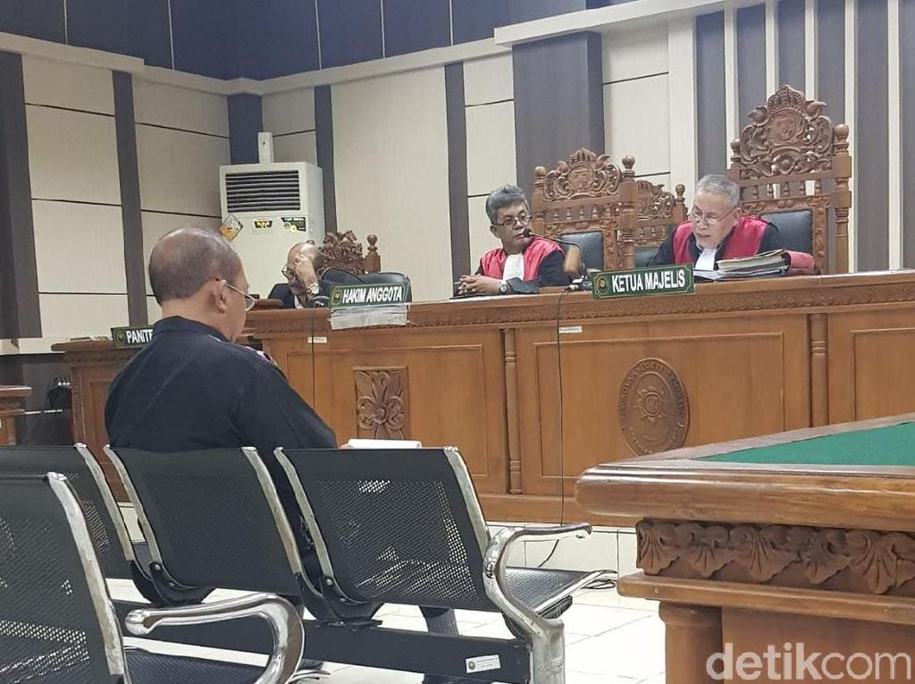 Kasus Korupsi Dana Kas Daerah, Mantan Bupati Sragen Divonis 1 Tahun Bui Kasus Korupsi Dana Kas Daerah, Mantan Bupati Sragen Divonis 1 Tahun Bui