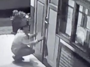 Rekaman CCTV Pencuri Gagal Gasak Barang Berharga di Sekolah Cimahi