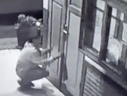 Rekaman CCTV Pencuri Gagal Gasak Barang Berharga di Sekolah Cimahi