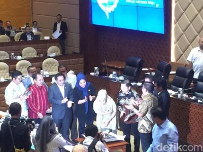 Rapat Ibu Kota Baru Diselingi Tiup Lilin HUT Istri Kepala Bappenas