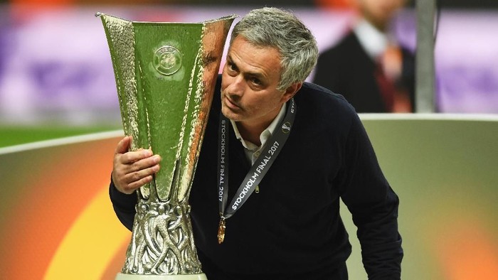 STOCKHOLM, SWEDEN - MAY 24:  Jose Mourinho, Manager of Manchester United holds the trophy following victory in the UEFA Europa League Final between Ajax and Manchester United at Friends Arena on May 24, 2017 in Stockholm, Sweden.  (Photo by Mike Hewitt/Getty Images)