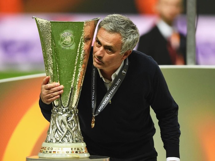 STOCKHOLM, SWEDEN - MAY 24:  Jose Mourinho, Manager of Manchester United holds the trophy following victory in the UEFA Europa League Final between Ajax and Manchester United at Friends Arena on May 24, 2017 in Stockholm, Sweden.  (Photo by Mike Hewitt/Getty Images)