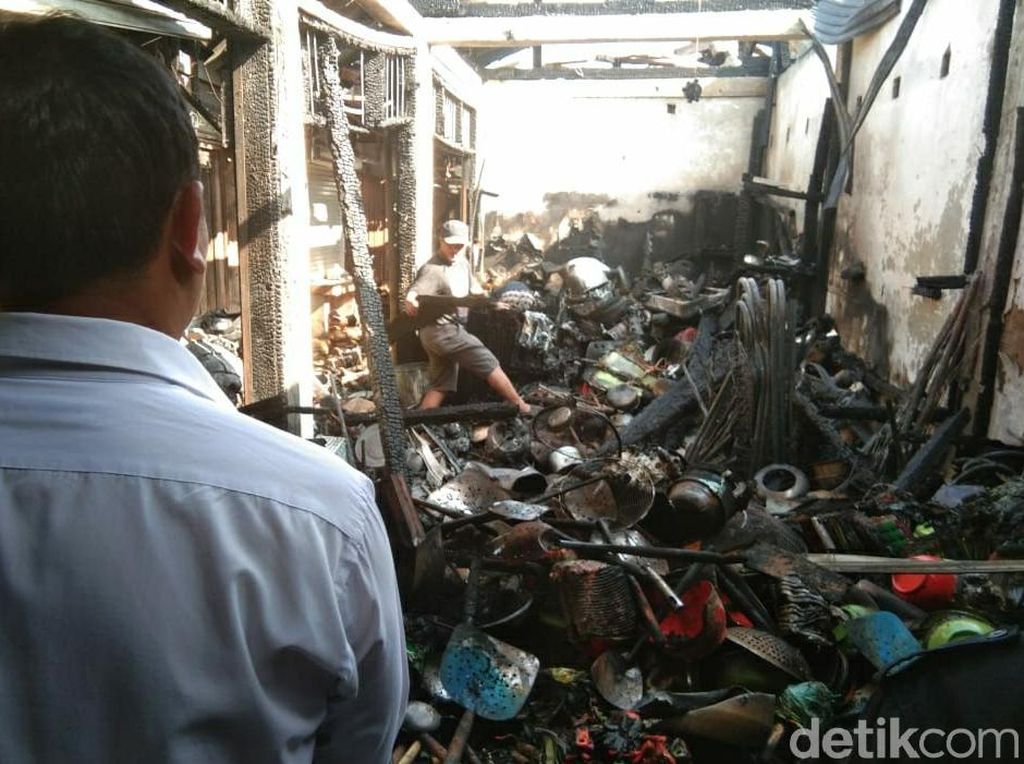 Kebakaran Pasar Guntur Garut Diduga Akibat Korsleting Listrik Kebakaran Pasar Guntur Garut Diduga Akibat Korsleting Listrik