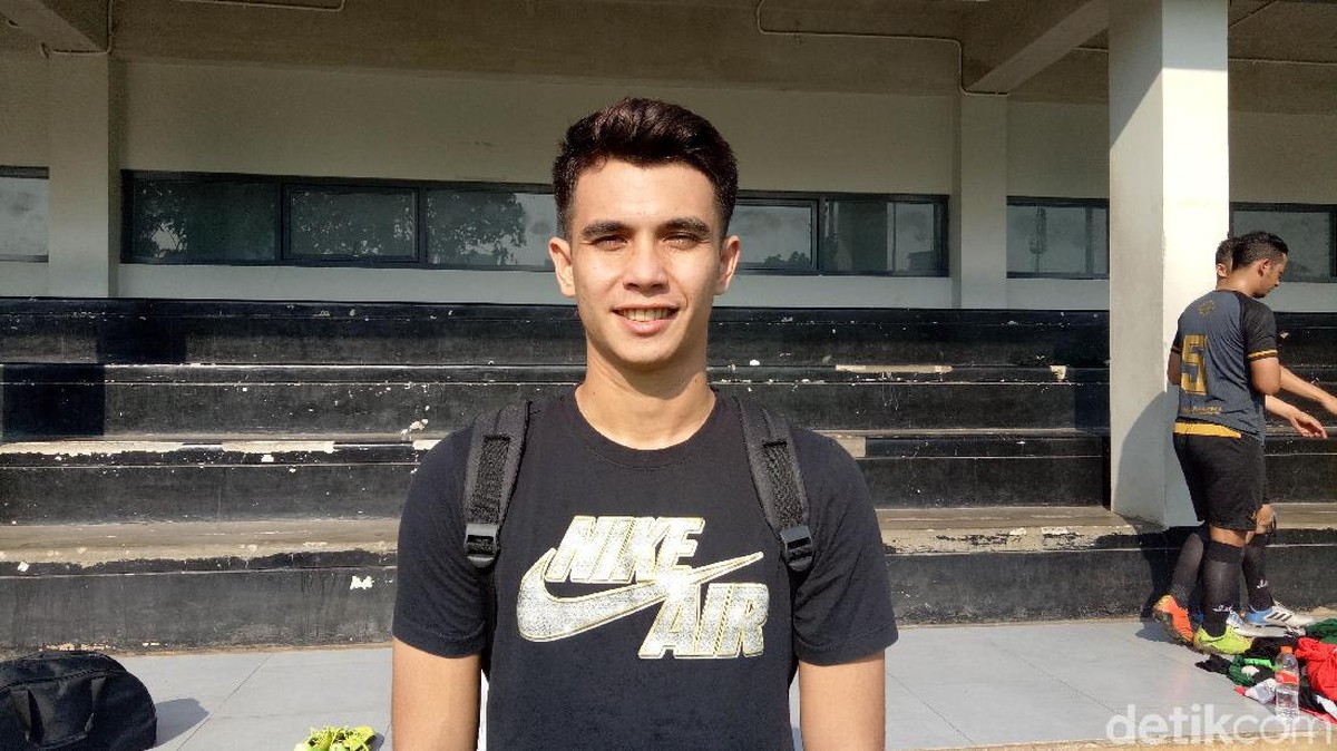 Nadeo Argawinata gemilang dalam latihan penalti. (Foto: Randy Prasatya/detikcom)