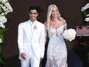 Cantiknya Model Victorias Secret Nikah Pakai Gaun Renda Transparan