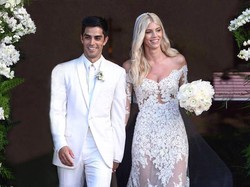 Cantiknya Model Victorias Secret Nikah Pakai Gaun Renda Transparan