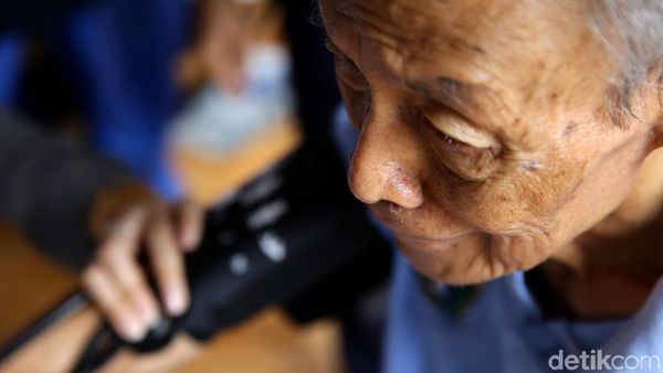 Rawat Kesehatan Usia Senja di Posyandu Lansia