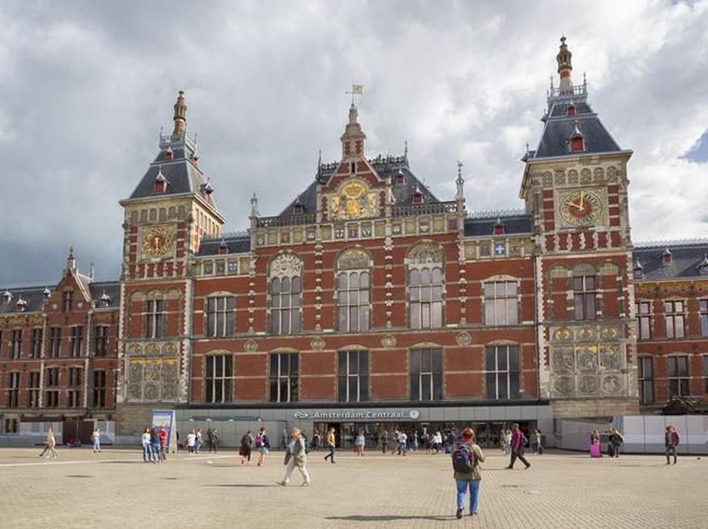 Geser London, Amsterdam Jadi Pusat Transaksi Saham Terbesar Eropa Geser London, Amsterdam Jadi Pusat Transaksi Saham Terbesar Eropa