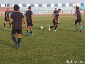 Badak Lampung Tak Tertekan Bertandang ke Persela Badak Lampung Tak Tertekan Bertandang ke Persela