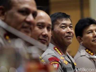 Rapat Perdana Kapolri Jenderal Idham Azis Bersama Komisi III DPR