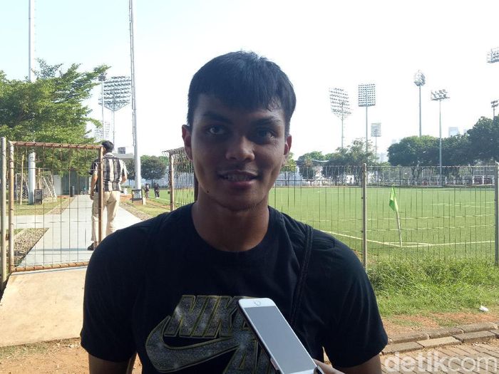 Pemain Timnas Indonesia U-23, Rachmat Irianto, mempunyai jimat cincin menuju SEA Games 2019. ( Foto: Randy Prasatya/detikcom) Pemain Timnas Indonesia U-23, Rachmat Irianto, mempunyai jimat cincin menuju SEA Games 2019. ( Foto: Randy Prasatya/detikcom)
