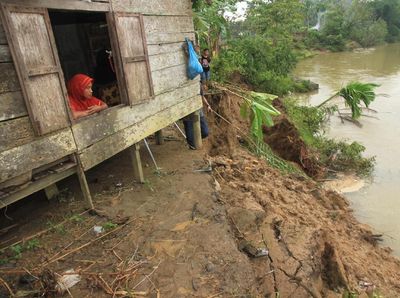 Longsor Mengancam Warga Usai Banjir Melanda Aceh Barat