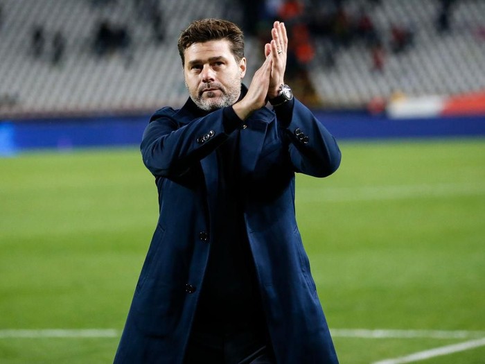 BELGRADE, SERBIA - NOVEMBER 06: Head coach Mauricio Pochettino of Tottenham Hotspur applauds the fans after the UEFA Champions League group B match between Crvena Zvezda and Tottenham Hotspur at Rajko Mitic Stadium on November 6, 2019 in Belgrade, Serbia. (Photo by Srdjan Stevanovic/Getty Images)