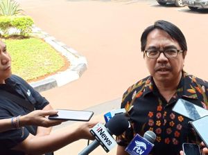 Posting Anies Berwajah Joker, Ade Armando: Foto Dapat dari WA Group