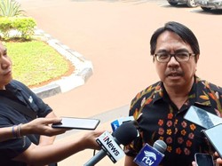 Posting Anies Berwajah Joker, Ade Armando: Foto Dapat dari WA Group