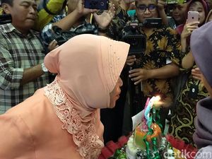 Risma Ulang Tahun, Wartawan Ngeprank Kesurupan Saat Wawancara