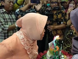 Risma Ulang Tahun, Wartawan Ngeprank Kesurupan Saat Wawancara