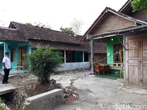 Penggeledahan di Gunungkidul Usai, Densus 88 dan Tim Jibom Tinggalkan TKP Penggeledahan di Gunungkidul Usai, Densus 88 dan Tim Jibom Tinggalkan TKP