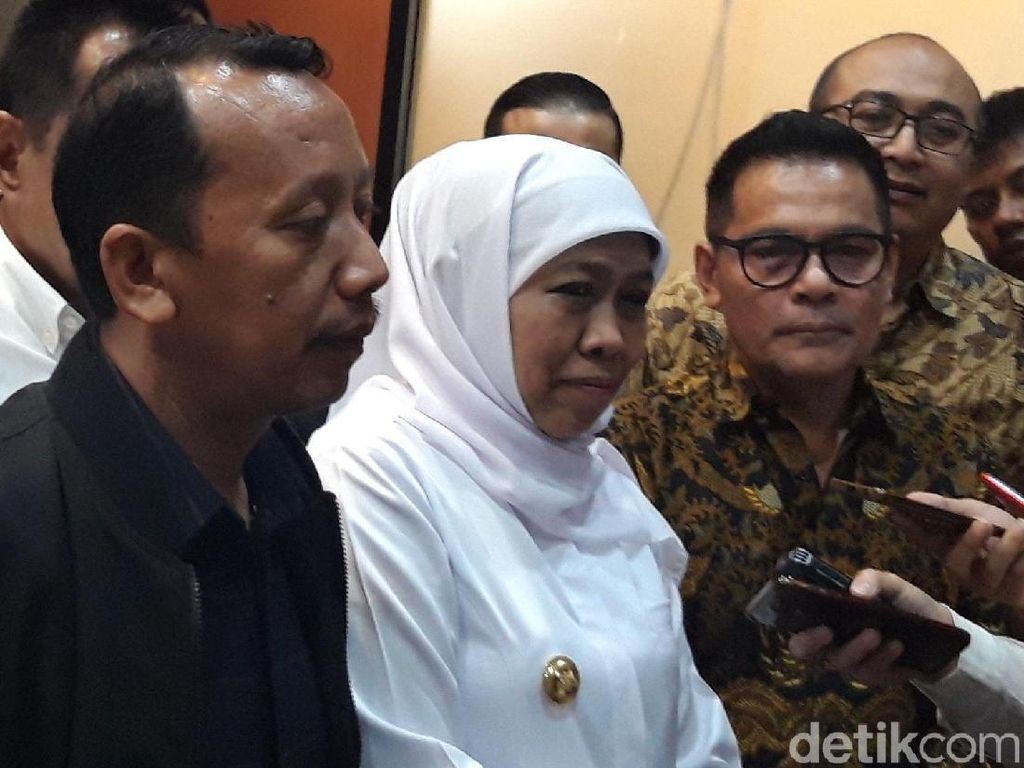 Umumkan UMK 2020, Khofifah Ingin Tingkatkan Industri Bidang Tekstil Umumkan UMK 2020, Khofifah Ingin Tingkatkan Industri Bidang Tekstil
