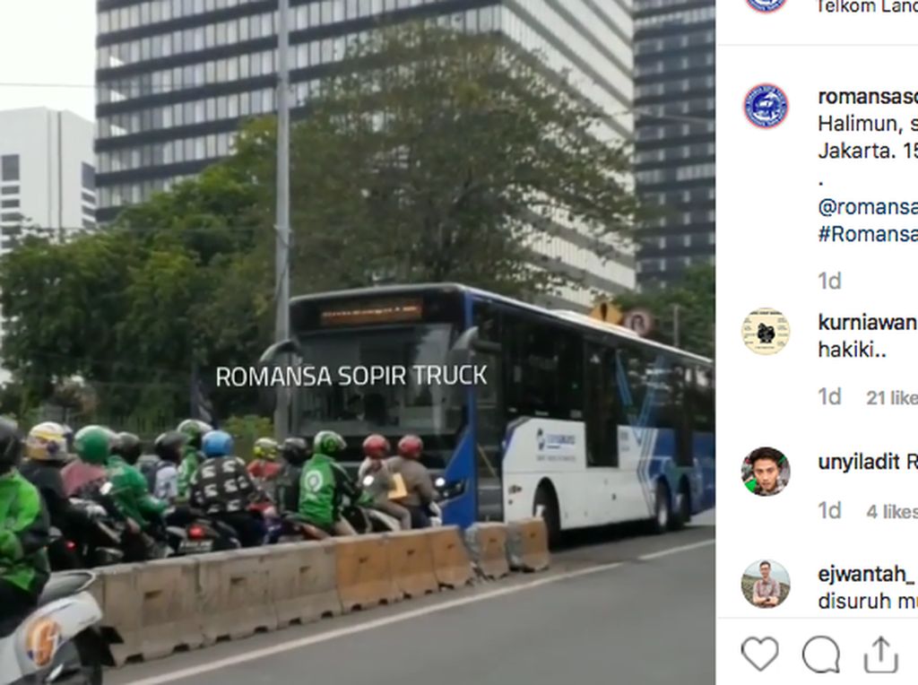 Weleh, Bus TransJ Disuruh Mundur oleh Pemotor yang Lawan Arus Weleh, Bus TransJ Disuruh Mundur oleh Pemotor yang Lawan Arus
