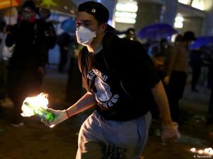 Rusuh di Hong Kong, Bagaimana Media China Melihat Laporan Media Barat?