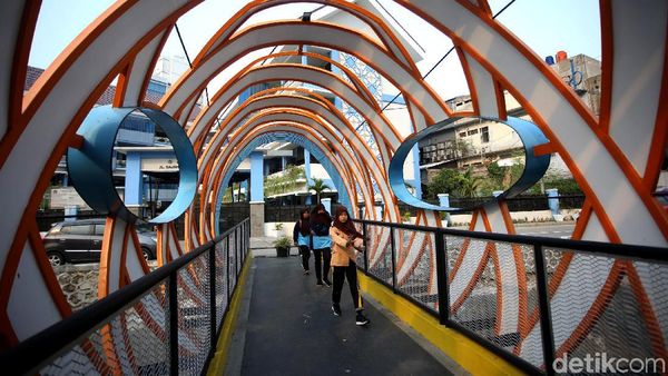 Melihat lebih Dekat Jembatan Ketupat Kebanggaan Anies