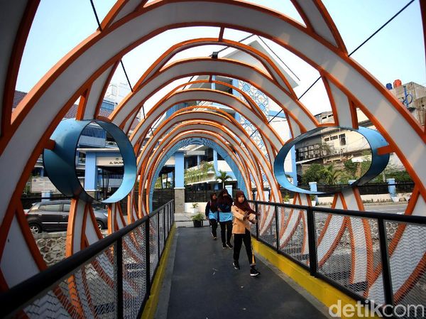 Melihat lebih Dekat Jembatan Ketupat Kebanggaan Anies
